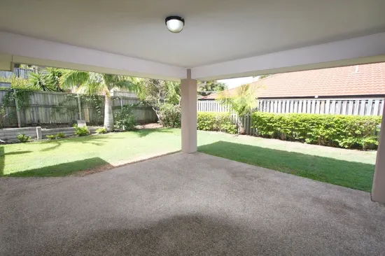 210 Crestwood Drive, Molendinar, Qld 4214