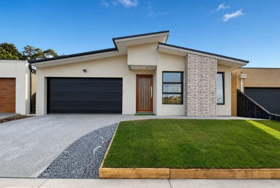 22 Adelong Way, Bacchus Marsh VIC 3340 - For Rent