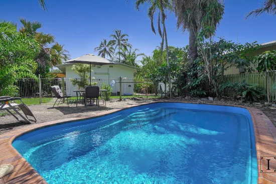 22 Baronia Crescent, Holloways Beach, Qld 4878