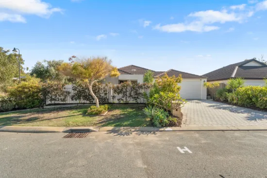 22 Blanche Crescent, Lakelands, WA 6180