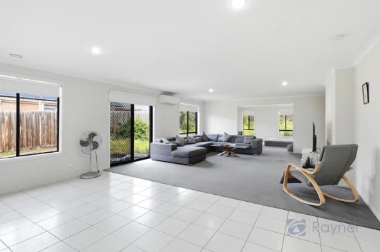 22 Dewar Crescent, Maddingley, Vic 3340