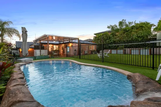 22 Dromana Crescent, Helensvale, Qld 4212