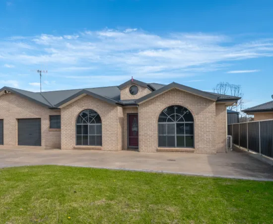 22 John Girdham Place, Forbes, NSW 2871
