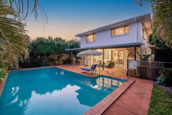 22 Killowill Avenue, Paradise Point, Qld 4216