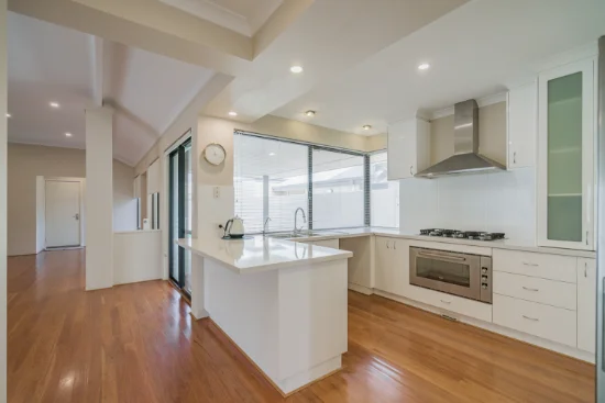 22 Leschenault Boulevard, Lake Coogee, WA 6166