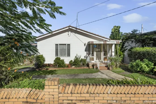 23 Camelia Avenue, Everton Hills, Qld 4053