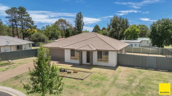 23 Lara Avenue, Armidale NSW 2350 - For Rent