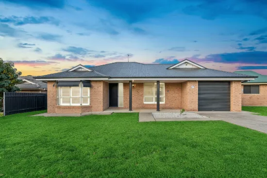 23 Paldi Crescent, Glenfield Park, NSW 2650