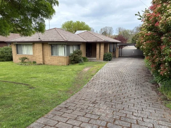 23 Pohlman St, Kyneton, Vic 3444 - For Rent