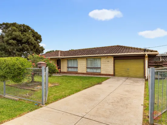 23 Radcliffe Grove, Christie Downs, SA 5164