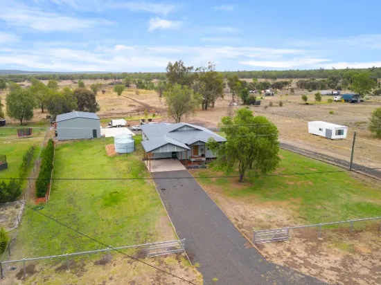230 Chudleigh Drive, Emerald, Qld 4720