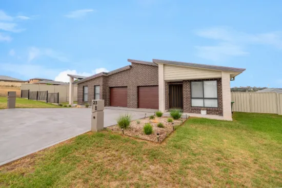 23A & 23B Vaucluse Place, Parkes, NSW 2870