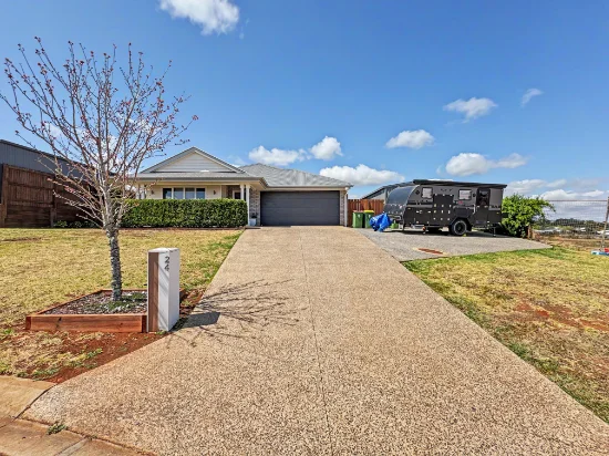 24 Campbell Drive, Highfields, Qld 4352 - For Rent