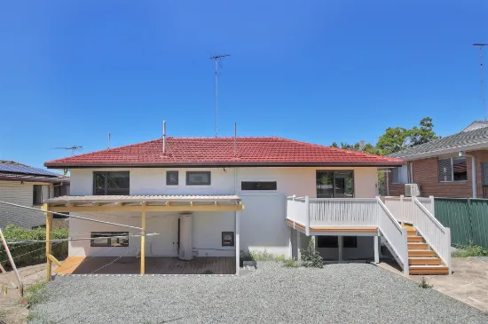 24 Crestgarden street, MacGregor, Qld 4109