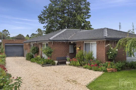 24 Forest Street, Woodend, Vic 3442