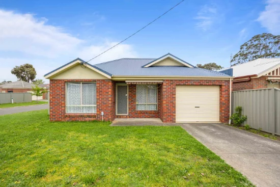 24 Howard Street, Sebastopol VIC 3356 - For Rent