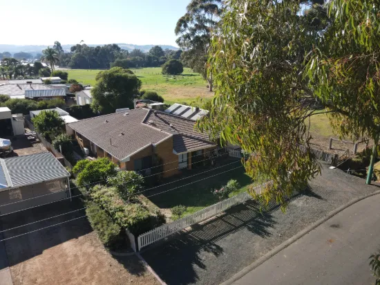 24 Hutchinson Road, Burekup, WA 6227