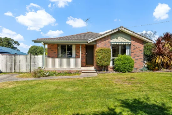 24 Irving Road, Pakenham VIC 3810 - For Rent