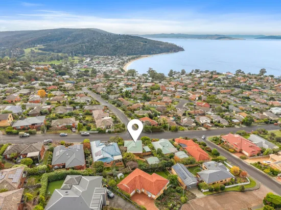 24 Jindabyne Road, Kingston Beach, Tas 7050