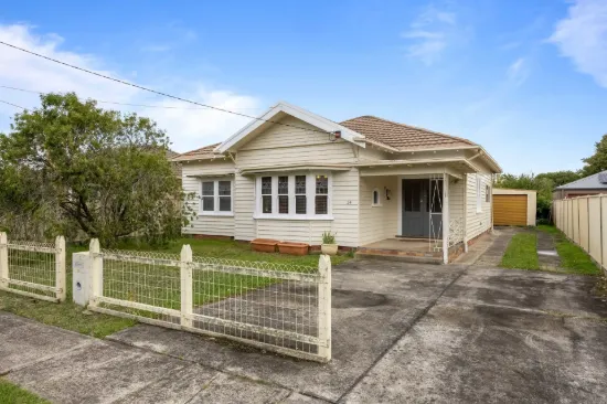 24 Longley Street, Alfredton, Vic 3350