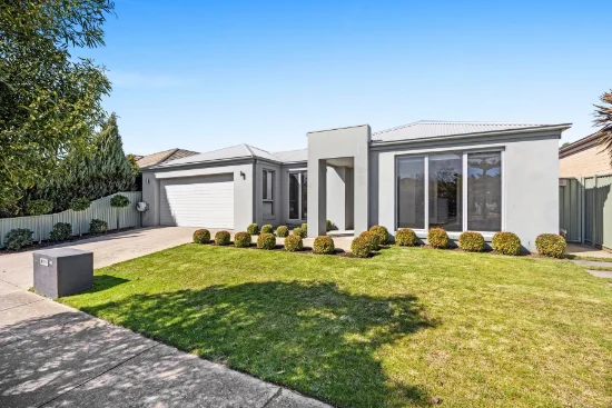 24 MacArthur Park Boulevard, Miners Rest, Vic 3352