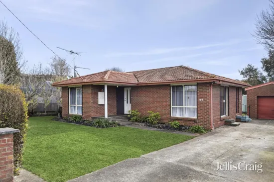 24 Manifold Road, Woodend, Vic 3442