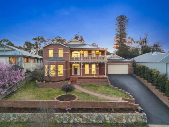 24 Pioneers Crescent, Pakenham, Vic 3810