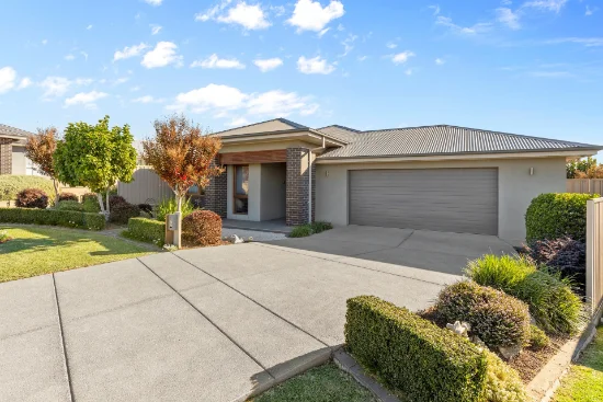 24 Pooginook Place, Bourkelands, NSW 2650
