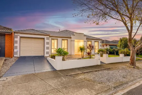 24 Strickland Crescent, Burnside, Vic 3023