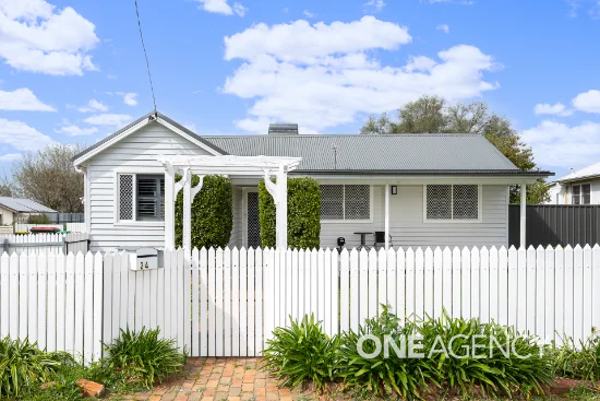 24 THE BOULEVARDE, Kooringal, NSW 2650