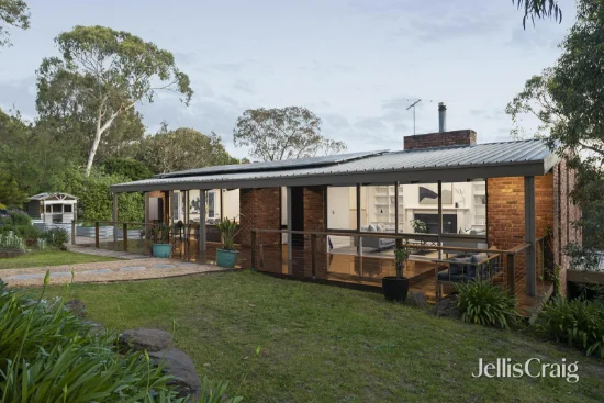 24 Warringah Crescent, Eltham, Vic 3095
