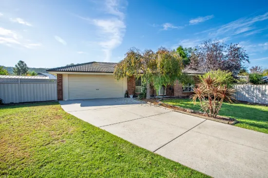 24 Wattle Way, West Albury, NSW 2640