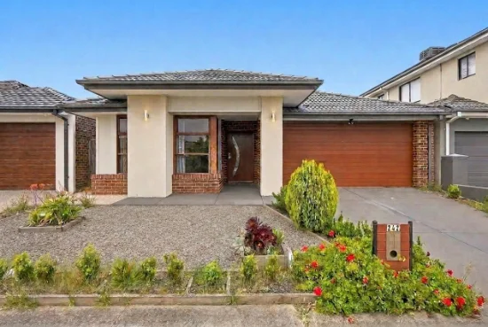 242 Duff Street, Cranbourne West VIC 3977 - For Rent