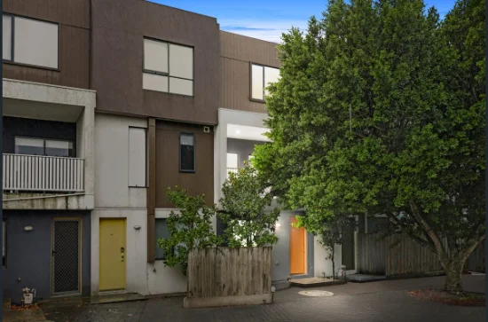 25/11 Troward Harvey Way, Craigieburn, Vic 3064