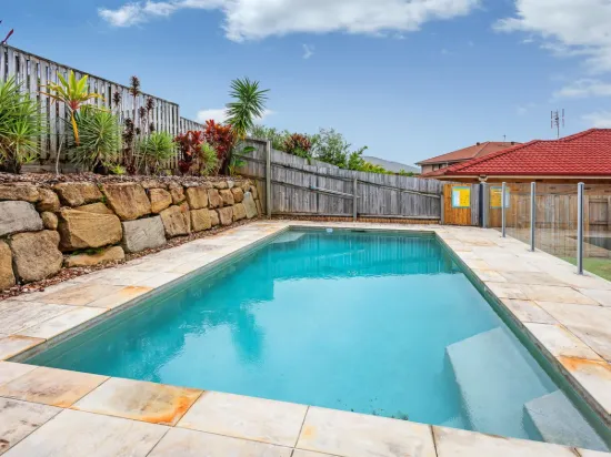 25 Barrington Street, Pacific Pines, Qld 4211