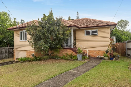 25 Cain Street, Everton Park, Qld 4053 - For Rent