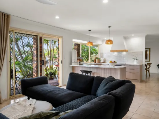 25 Castaway Court, Banksia Beach, Qld 4507