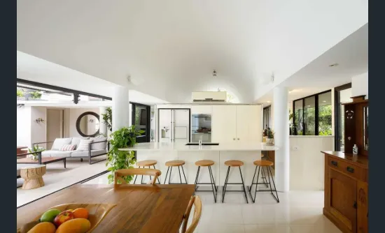 25 Eighth Avenue, St Lucia, Qld 4067
