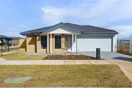 25 Hanover Circuit, Melton South VIC 3338-Image