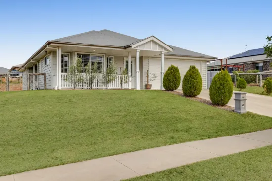 25 Lapwing Crescent, Meringandan West, Qld 4352