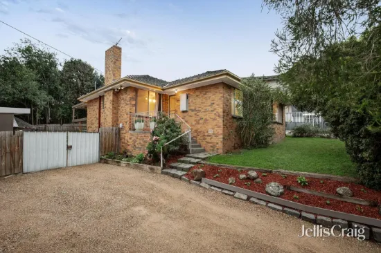 25 Pinehills Drive, Greensborough, Vic 3088