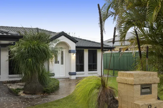 25 Prime Minister Drive, Middle Ridge, Qld 4350
