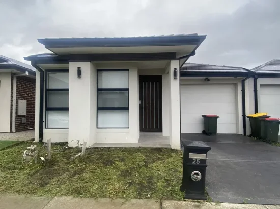 25 Roseneath Way, Mickleham, Vic 3064