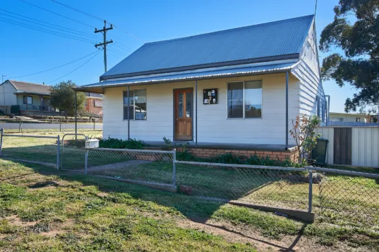 25 Thomas Street, Junee, NSW 2663