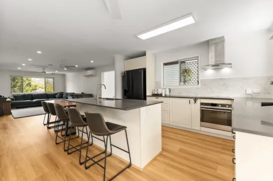 25 Whiting Street, Beachmere, Qld 4510