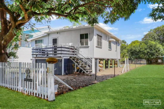 26-28 Meadow Street, Keppel Sands, Qld 4702