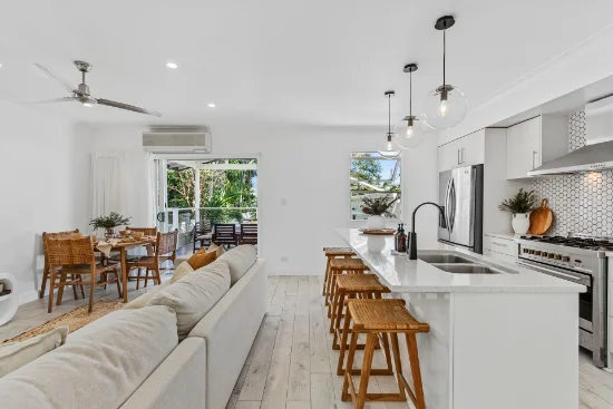 26 Bellevue Parade, Labrador, Qld 4215