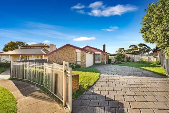 26 Denham Crescent, Cranbourne North, Vic 3977
