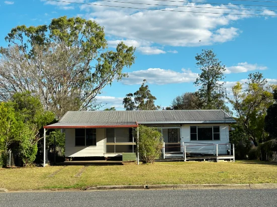 26 Geraghty Street, Cecil Plains, Qld 4407