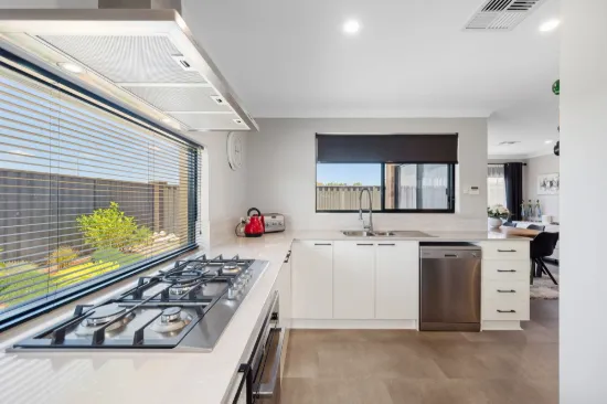 26 Gossan Chase, Piara Waters, WA 6112